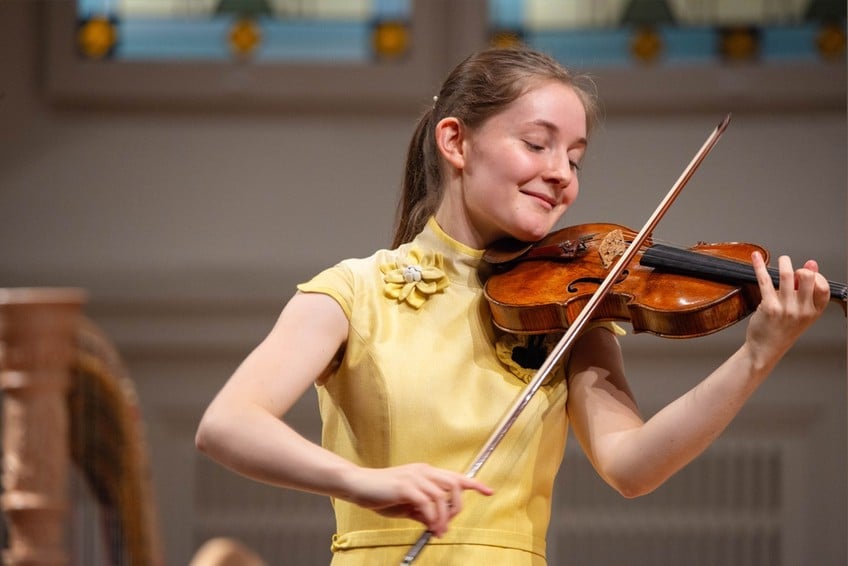 Alma Deutscher portrait