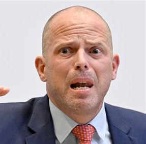 Theo Francken portrait